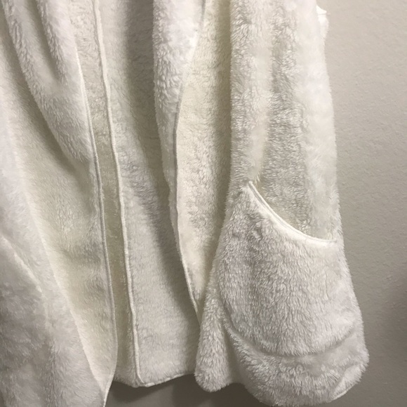 NEW๐Oversized Soft Faux Fur Sherpa Vest - Picture 5 of 5